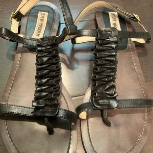 Steve Madden black leather flat sandals size 7.5